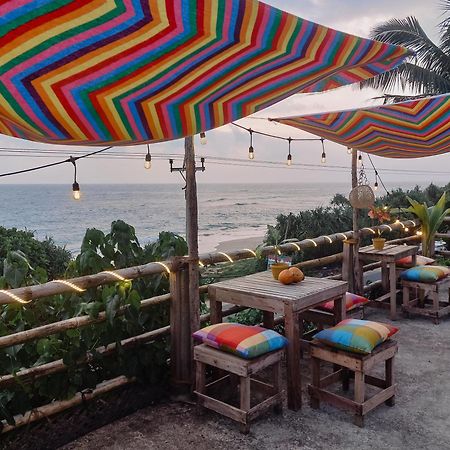 Hostel Gaia Ocean Surf Yoga Ahangama Exterior foto