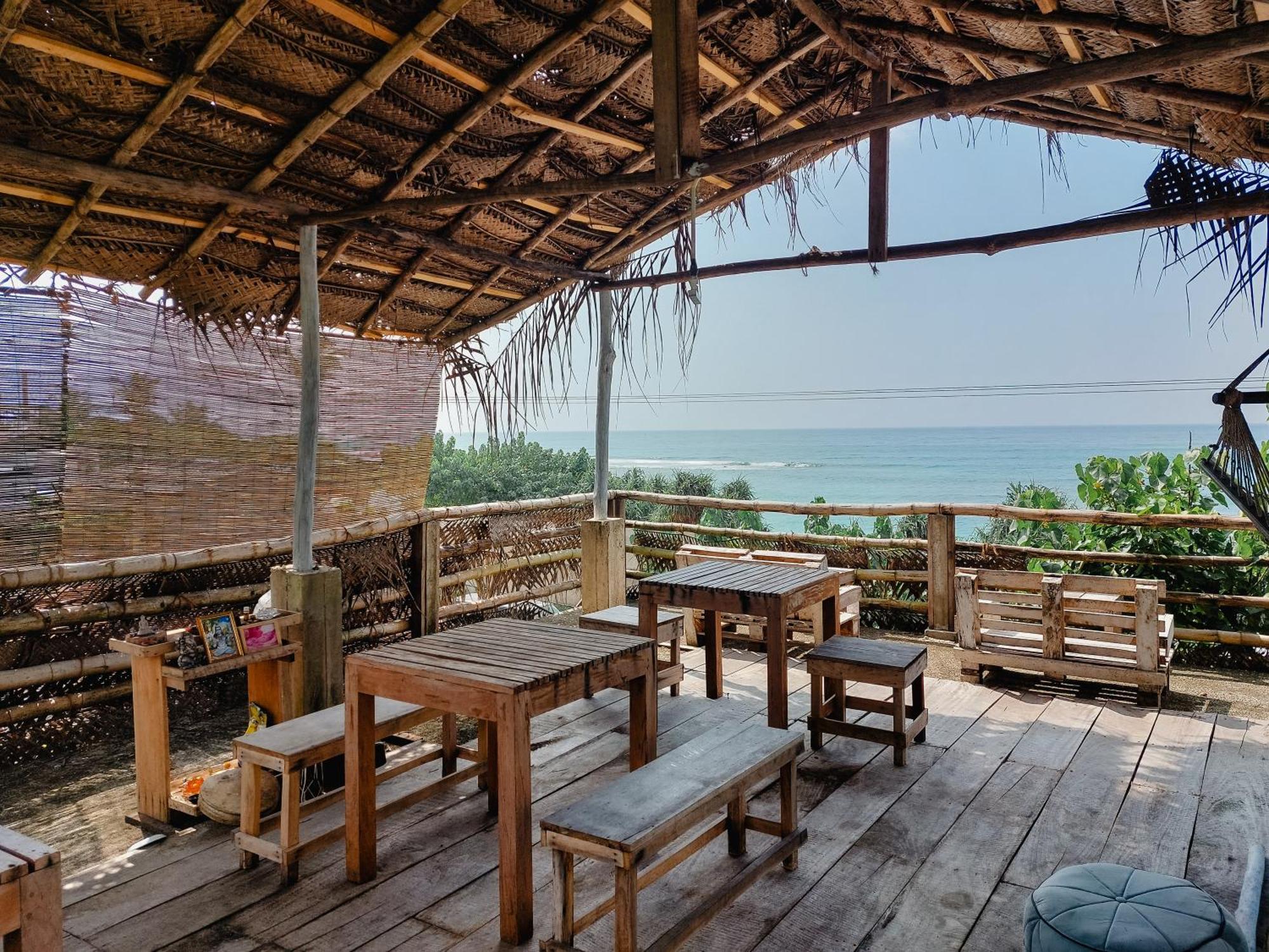 Hostel Gaia Ocean Surf Yoga Ahangama Exterior foto