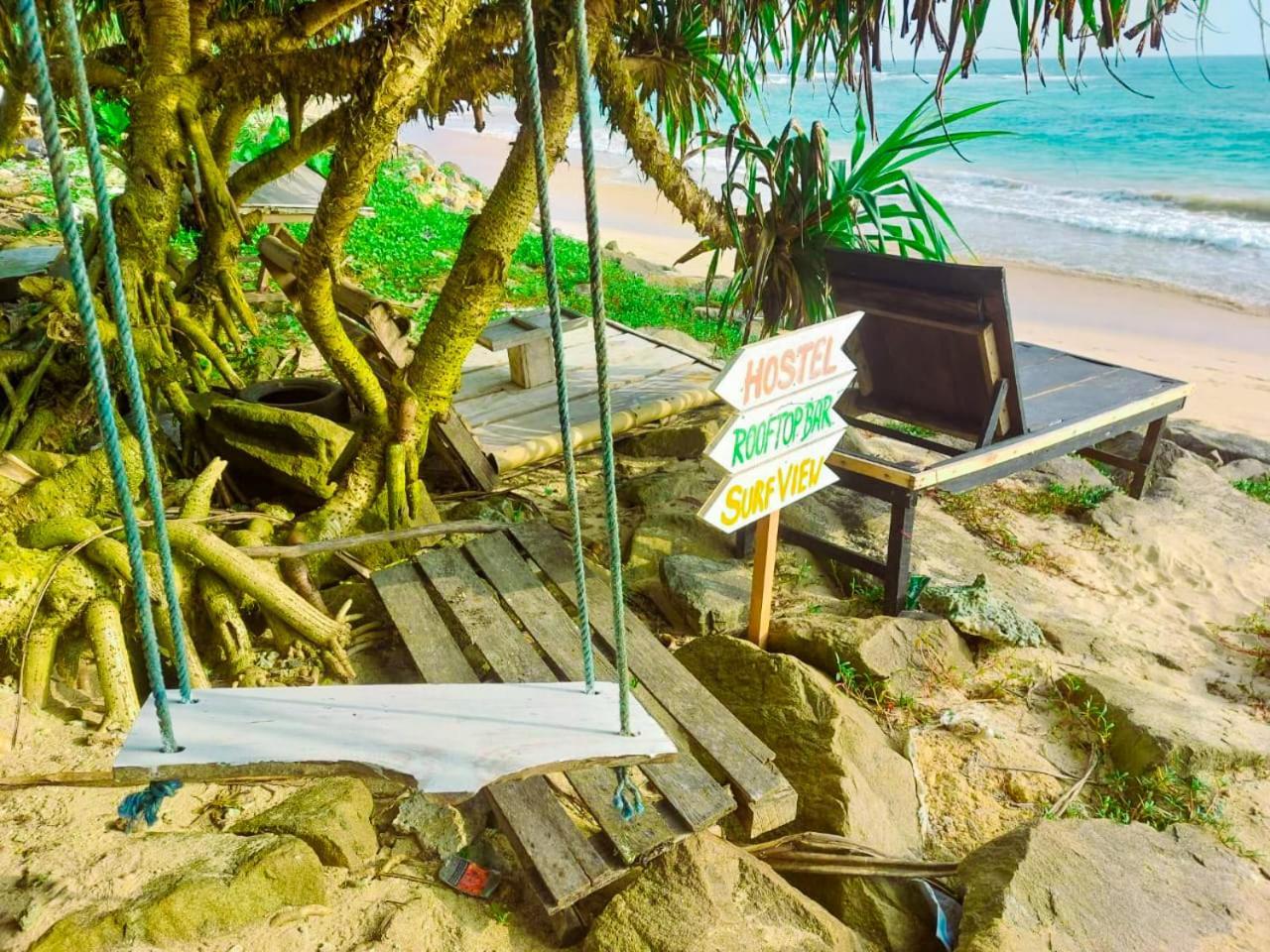 Hostel Gaia Ocean Surf Yoga Ahangama Exterior foto