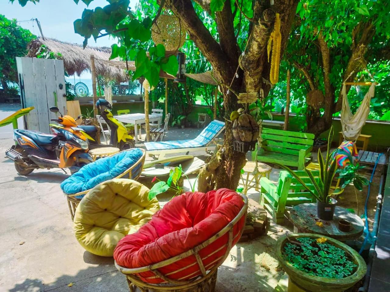 Hostel Gaia Ocean Surf Yoga Ahangama Exterior foto